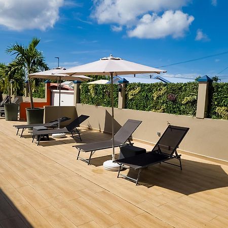 Evasion En Plein Coeur De La Ville Studio Jacuzzis Sauna Et Piscine Au Centre De Port-Louis Kültér fotó