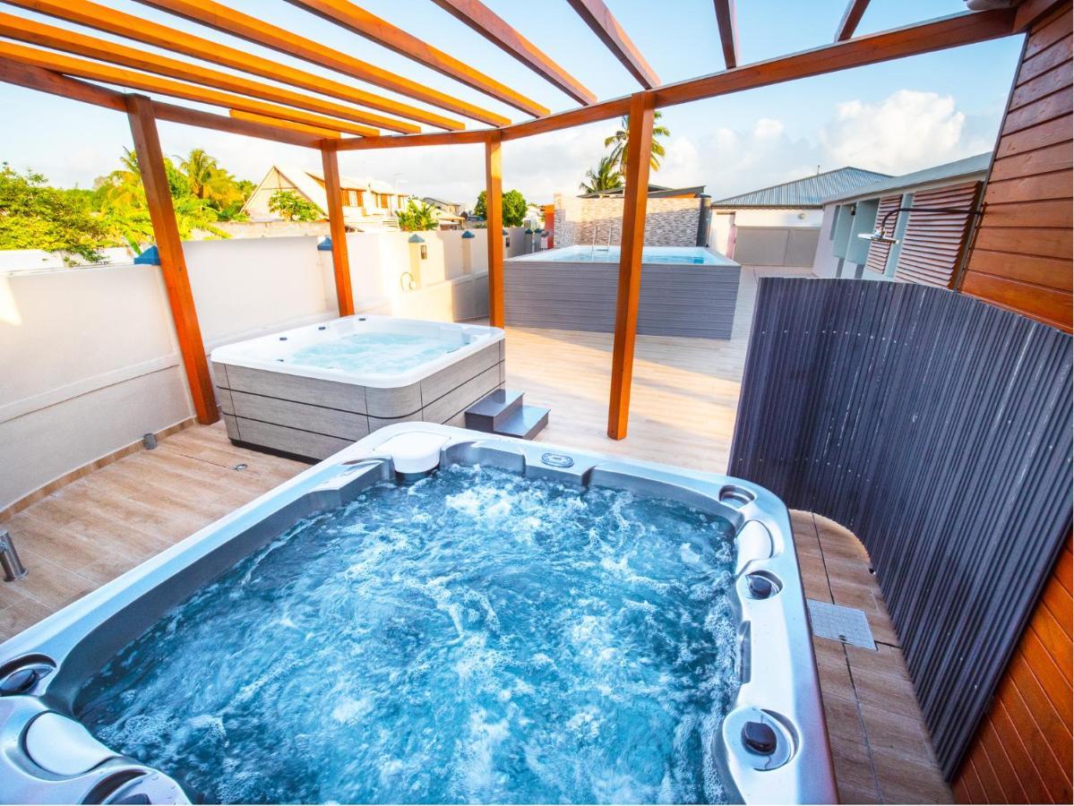 Evasion En Plein Coeur De La Ville Studio Jacuzzis Sauna Et Piscine Au Centre De Port-Louis Kültér fotó