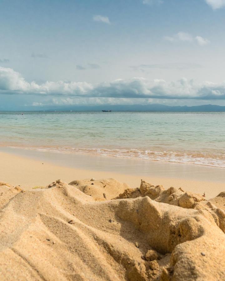 Evasion En Plein Coeur De La Ville Studio Jacuzzis Sauna Et Piscine Au Centre De Port-Louis Kültér fotó
