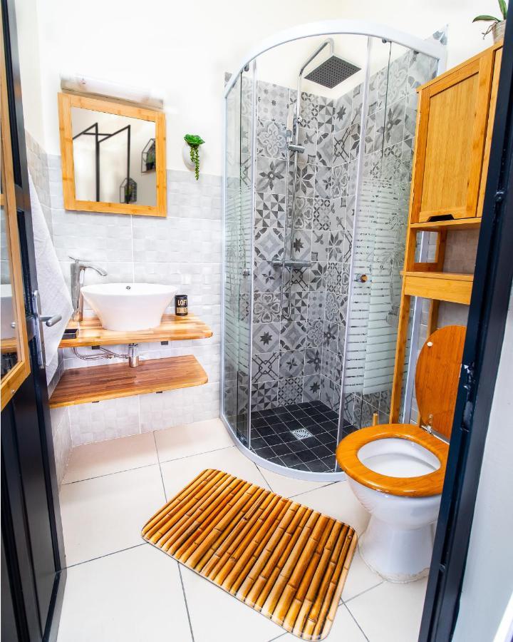 Evasion En Plein Coeur De La Ville Studio Jacuzzis Sauna Et Piscine Au Centre De Port-Louis Kültér fotó