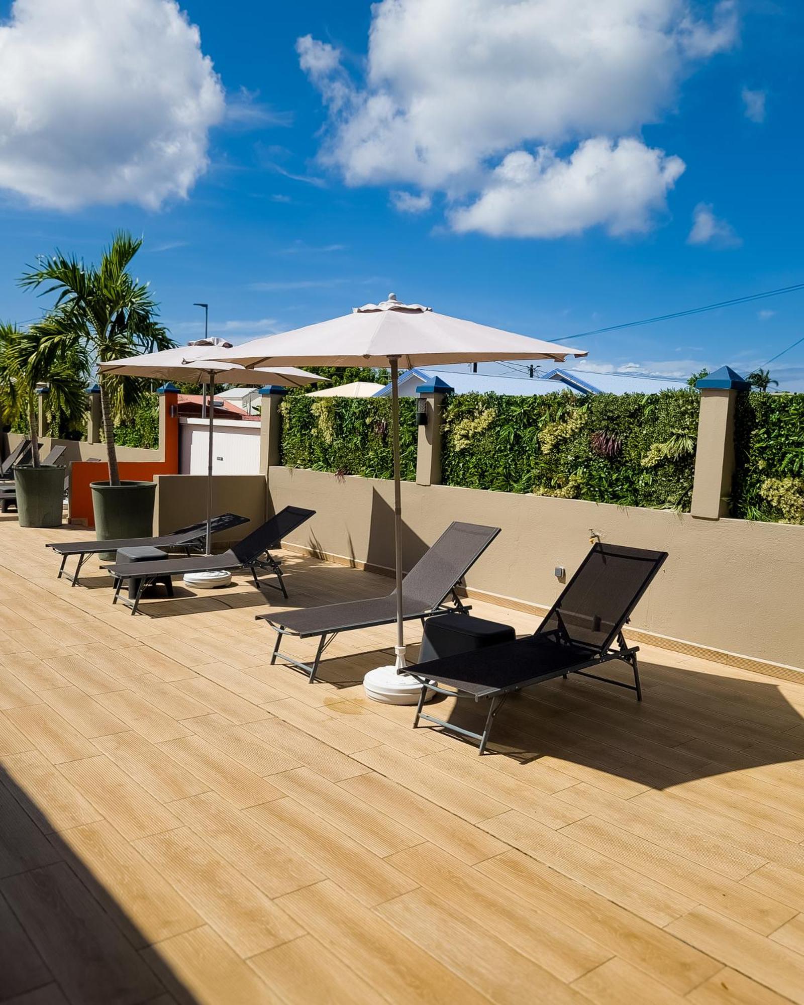 Evasion En Plein Coeur De La Ville Studio Jacuzzis Sauna Et Piscine Au Centre De Port-Louis Kültér fotó