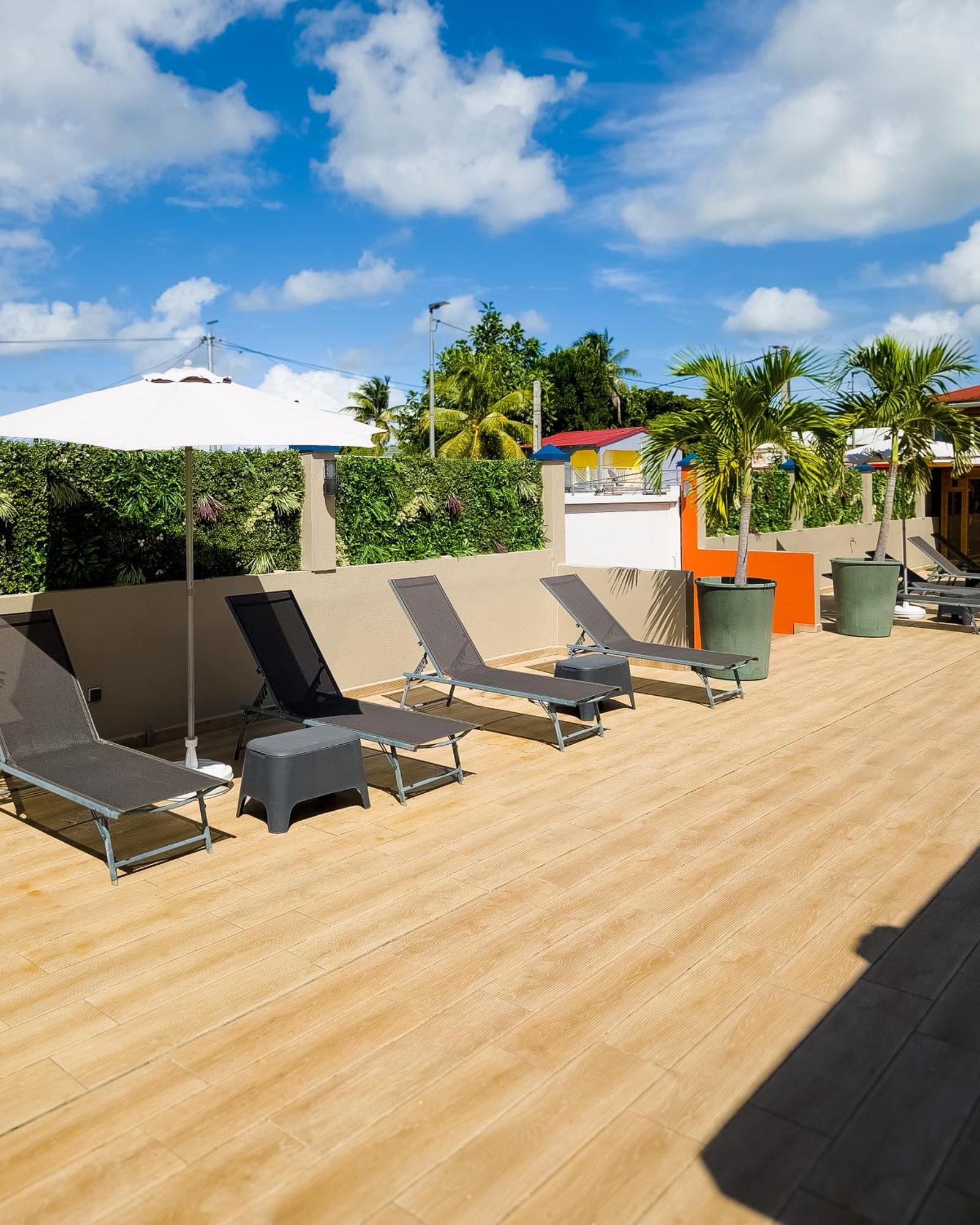 Evasion En Plein Coeur De La Ville Studio Jacuzzis Sauna Et Piscine Au Centre De Port-Louis Kültér fotó